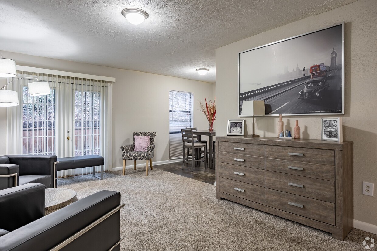 Hills at Greenbriar Apartments in Atlanta, GA