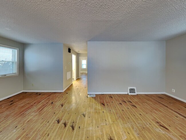 Foto del edificio - 1856 Clear Ave E