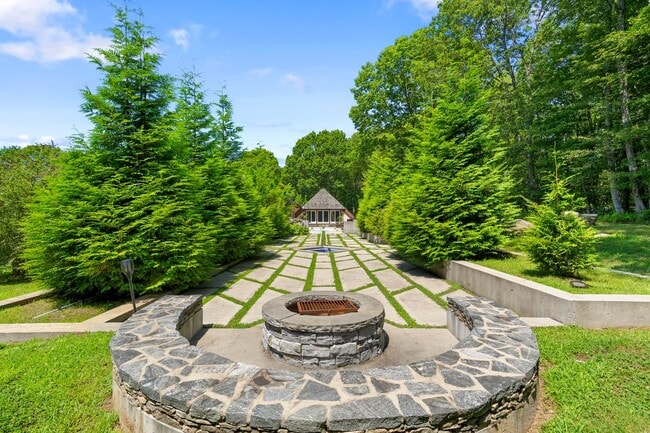 Building Photo - Private Architectural Estate Minutes from ...