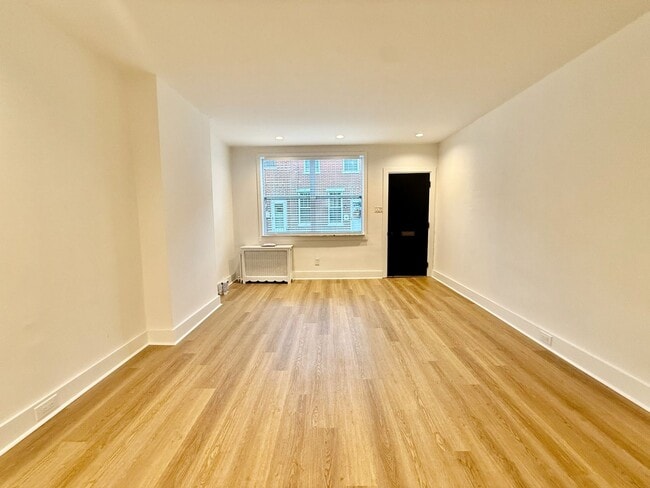 Foto del edificio - Just RENOVATED open floorplan 3 BED/1 BA H...