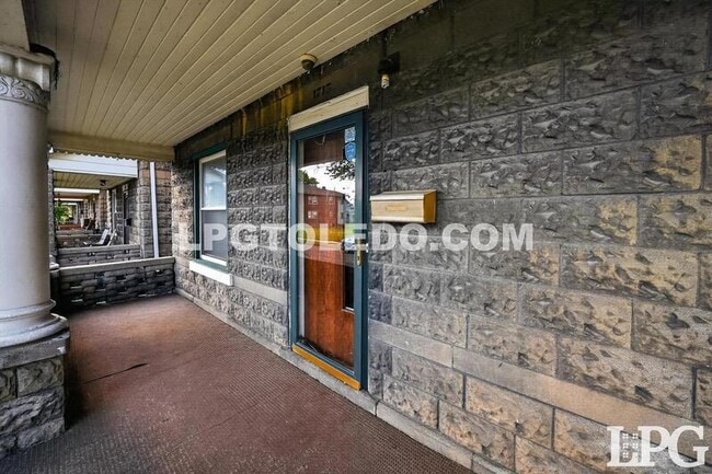 Building Photo - 1715 Greenwood Ave