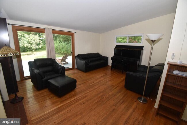 Foto del edificio - 6518 Byrnes Dr