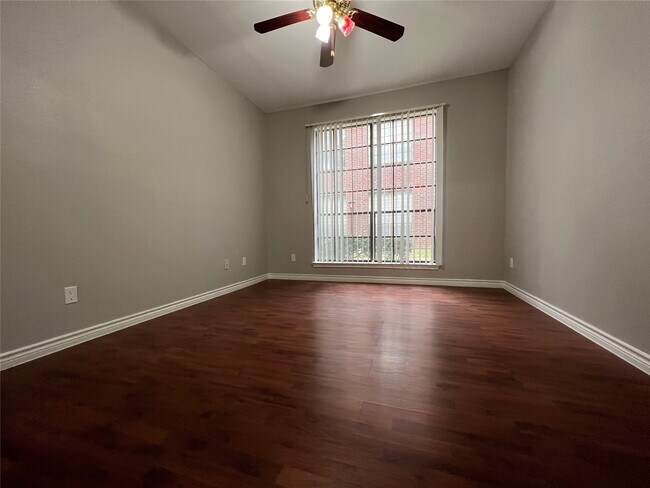 Foto del edificio - 8055 Cambridge St