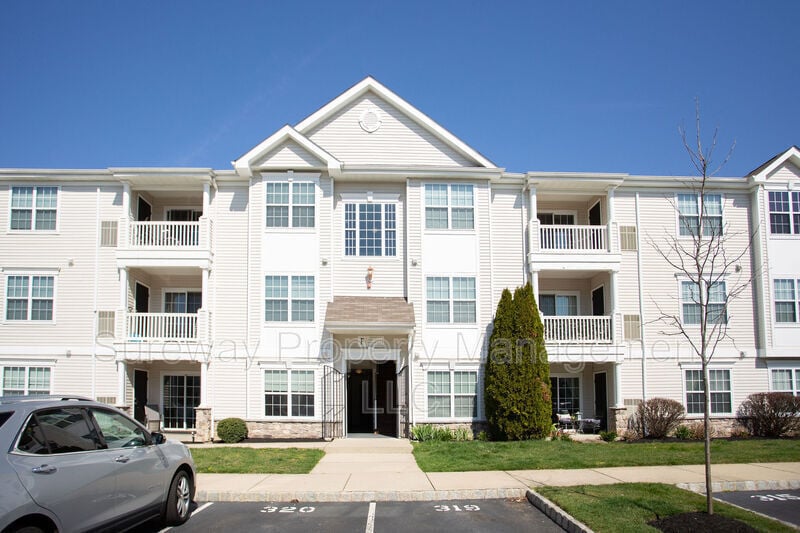 Primary Photo - 87 Highbridge Ln