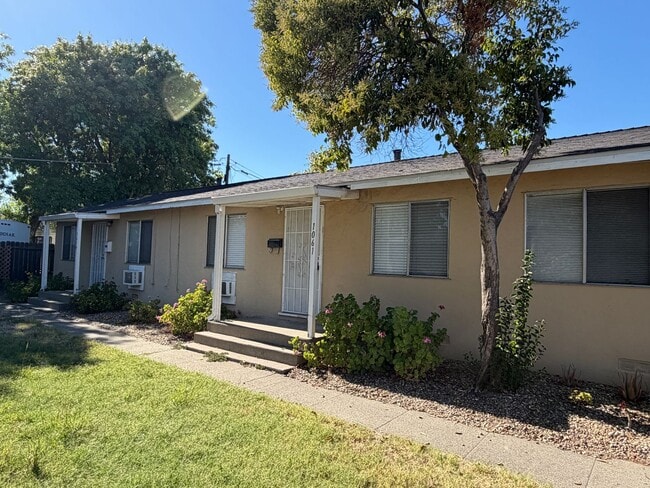 Foto del edificio - 1061 E Monte Vista Ave