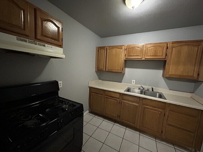 Foto del edificio - Fouplex unit ready to move in in Castle Hill!