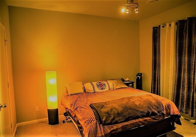Foto del edificio - 4245 NE Meadow Creek Cir