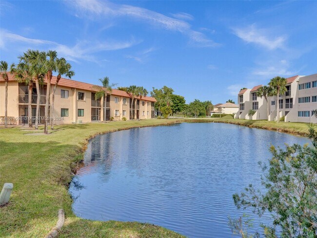 Foto del edificio - 158 Lakeview Dr
