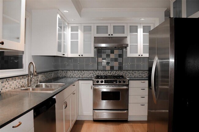 Foto del edificio - 4804 Caswell Ave