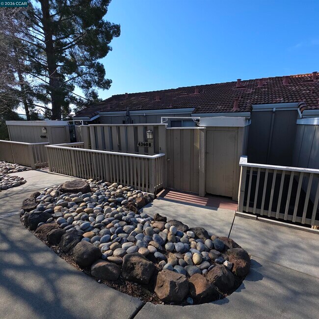 Foto del edificio - 4360 Eagle Peak Rd