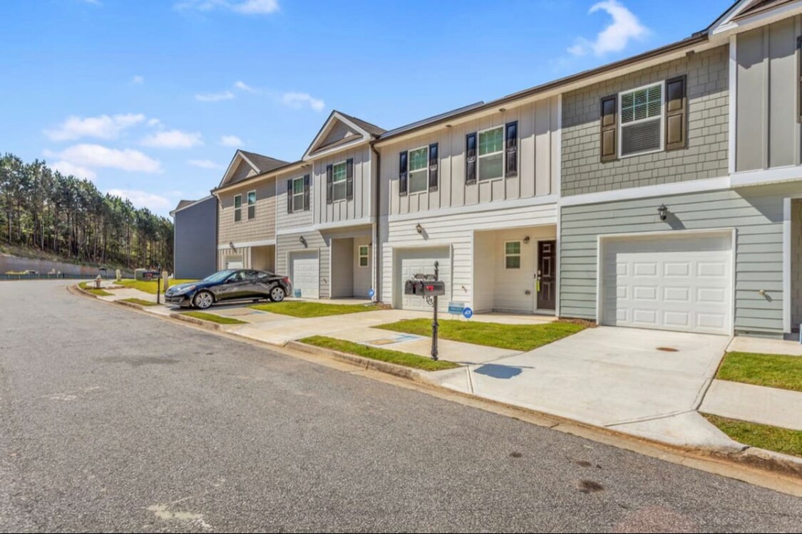 4869 Longleaf Rd, Atlanta, GA 30349 Townhome Rentals in Atlanta GA