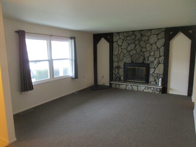 Foto del edificio - 733 Acadia Rd