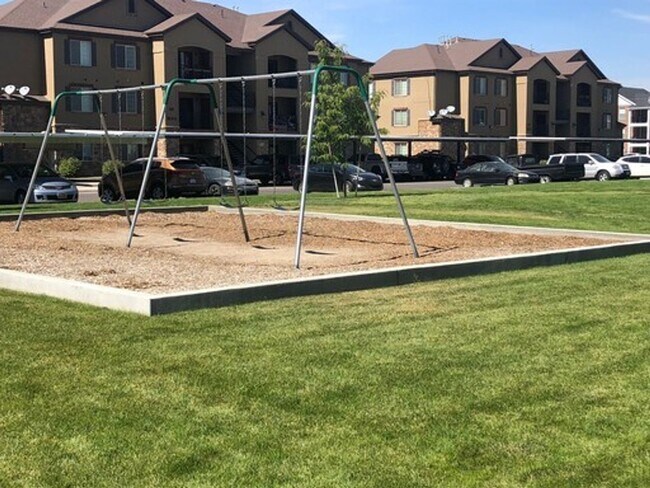 Building Photo - 35 S Willow Cir Loop