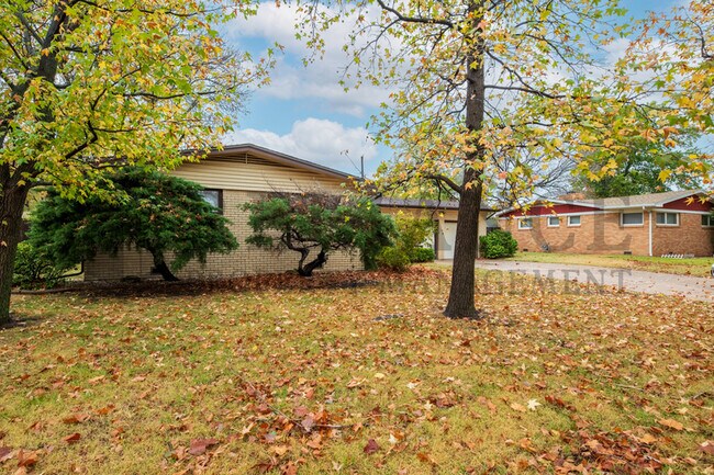 Foto del edificio - 627 N Maus Ln