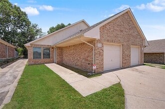 Building Photo - 3126 S Cherry Ln