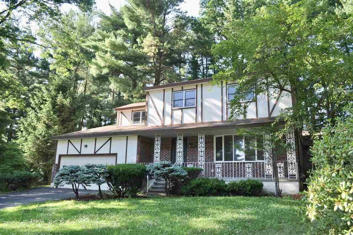 Primary Photo - 1105 Serafini Dr