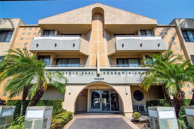 Foto del edificio - 19009 Sherman Way
