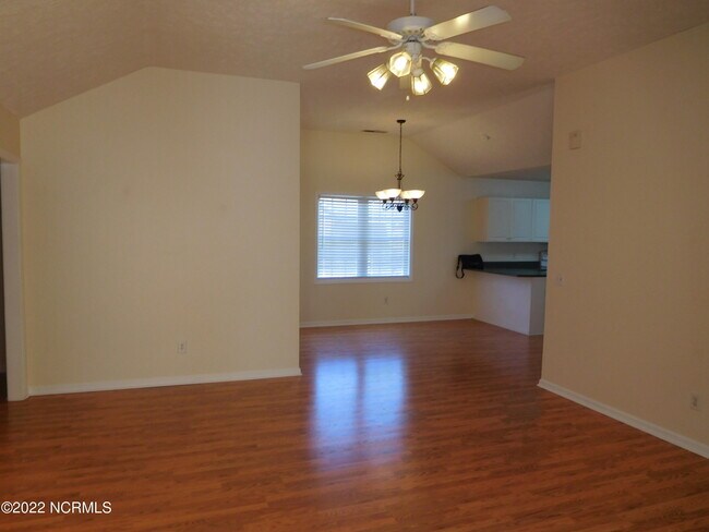 Foto del edificio - 6200 Sugar Pine Dr