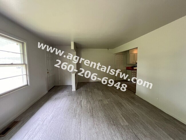 Building Photo - 3 Bedroom House