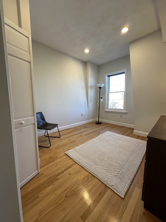 Foto del edificio - 587 E 4th St