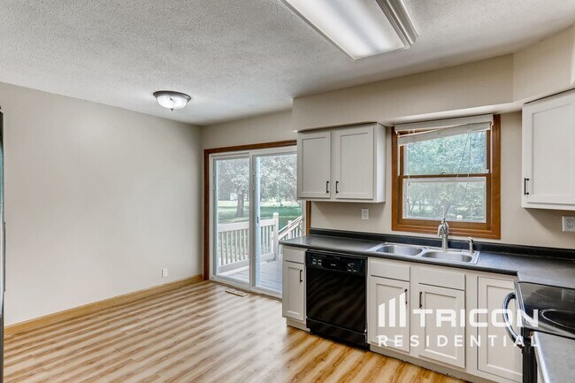 Foto del edificio - 16358 Crosstown Blvd NW