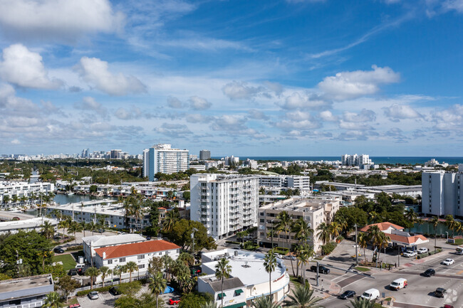 Aerial Photo - Knightsbridge Condominium