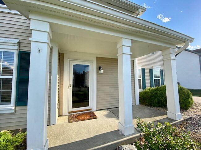 Building Photo - Beautiful 4 bedroom, 2.5 bath in Lawrence!