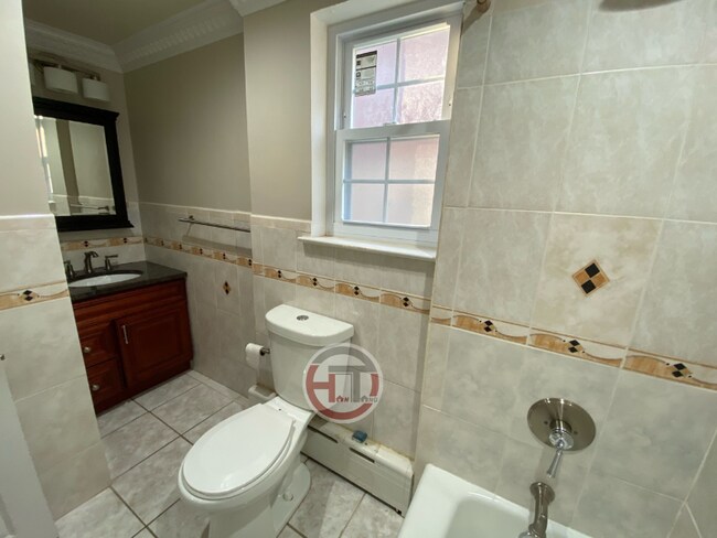 Foto del edificio - 2026 Paulding Ave