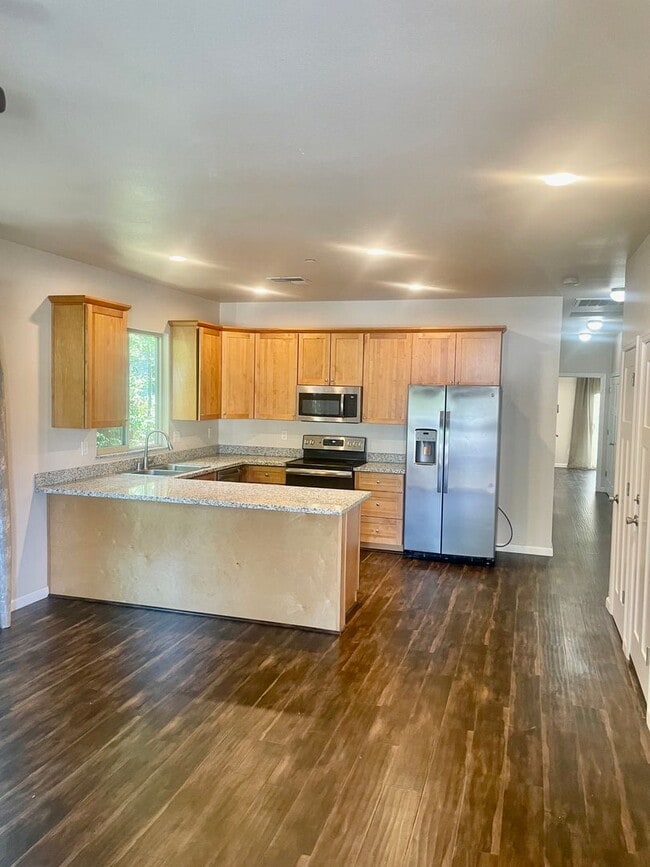 Building Photo - Fabulous 4 Bd 2 Bath home in lovely Sac Ne...