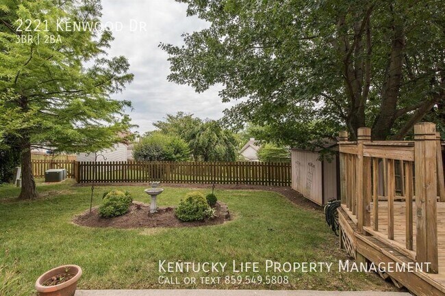 Foto del edificio - 2221 Kenwood Dr