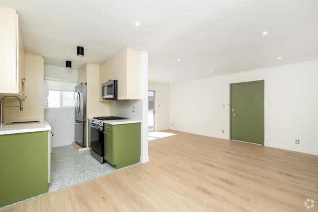 Kitchen - Franklin Park Apartments