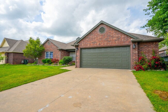 Foto del edificio - 4 Bed | 2 Bath | Owasso | $2060 | Mid July