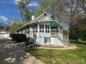 Building Photo - 902 Harrington Ave