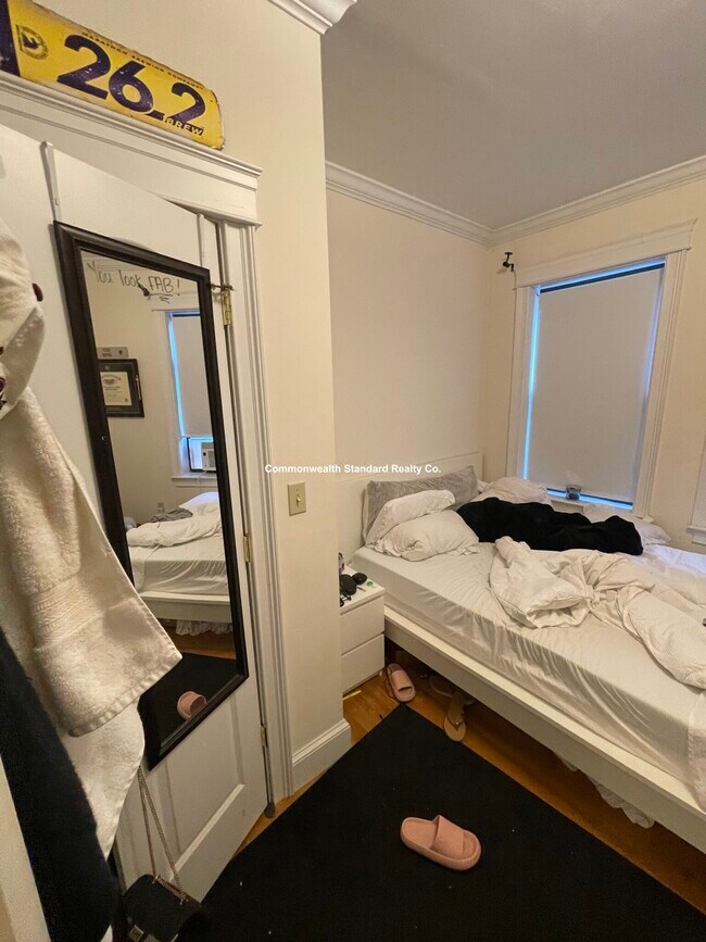 Building Photo - 27 Glenville Ave