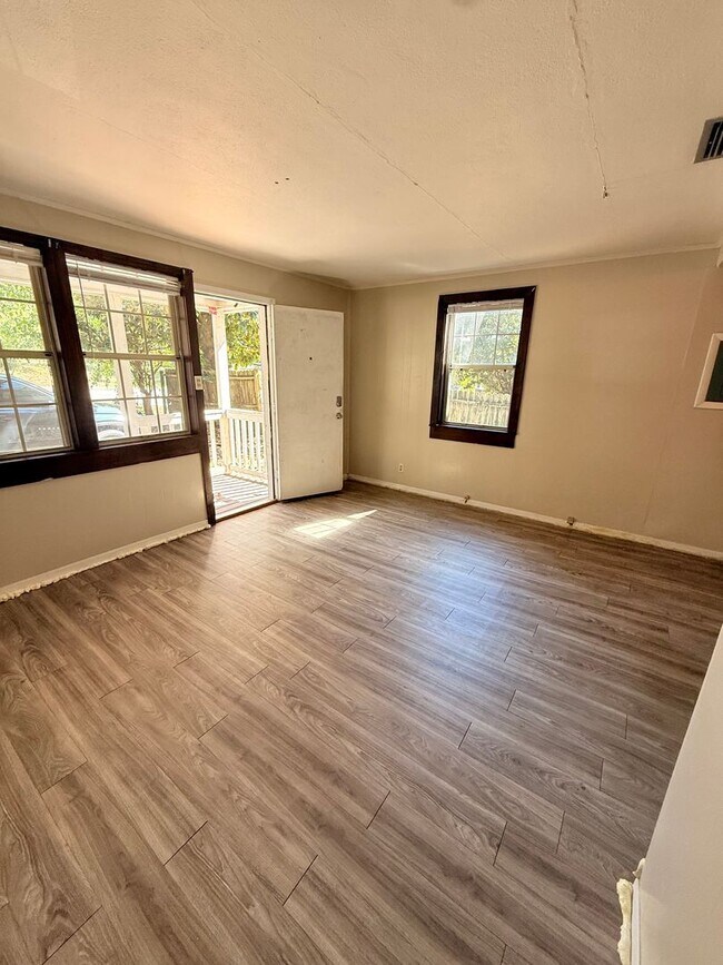 Foto del edificio - 904 S Lipona Rd