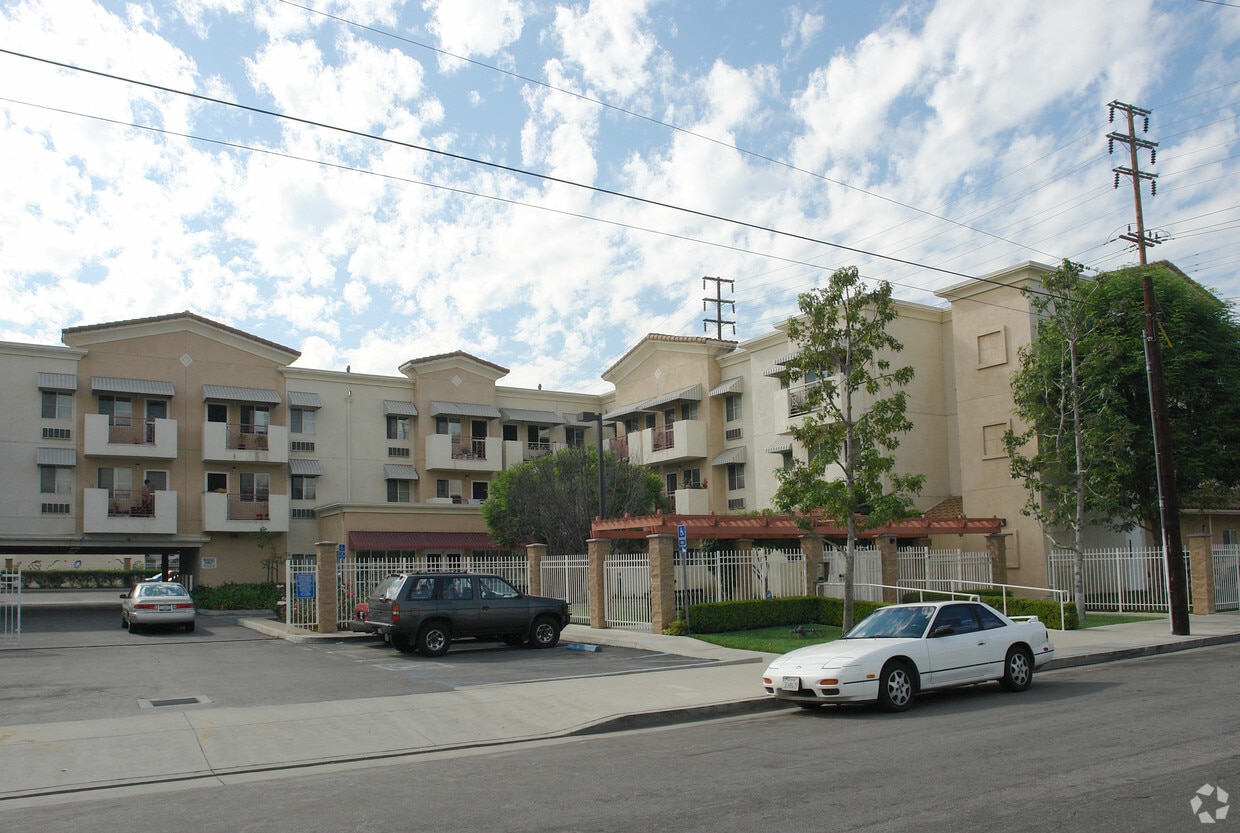 Building Photo - Telacu Pointe