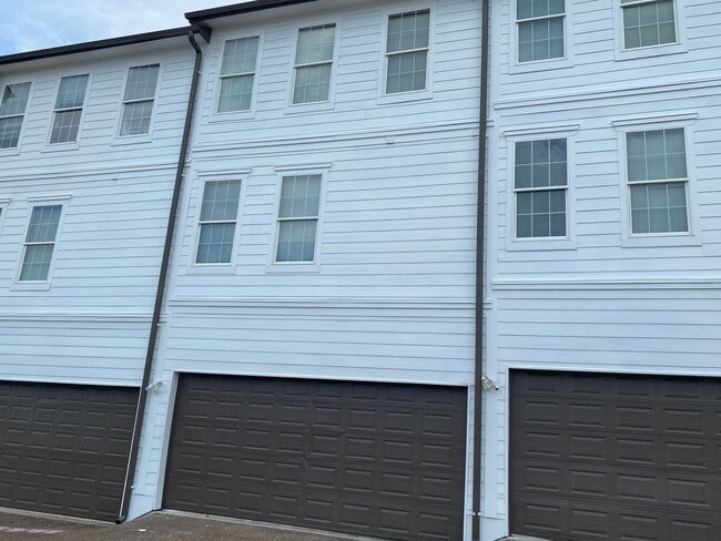 Photo - 3BD/3BA Available for Early August Move In Townhome