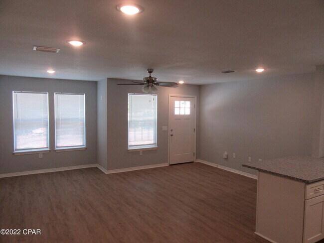 Building Photo - 1130 Mulberry Ave