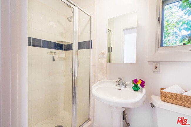 Building Photo - 507 9th St