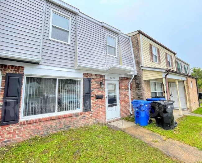 Building Photo - 3204 Wimbledon Way