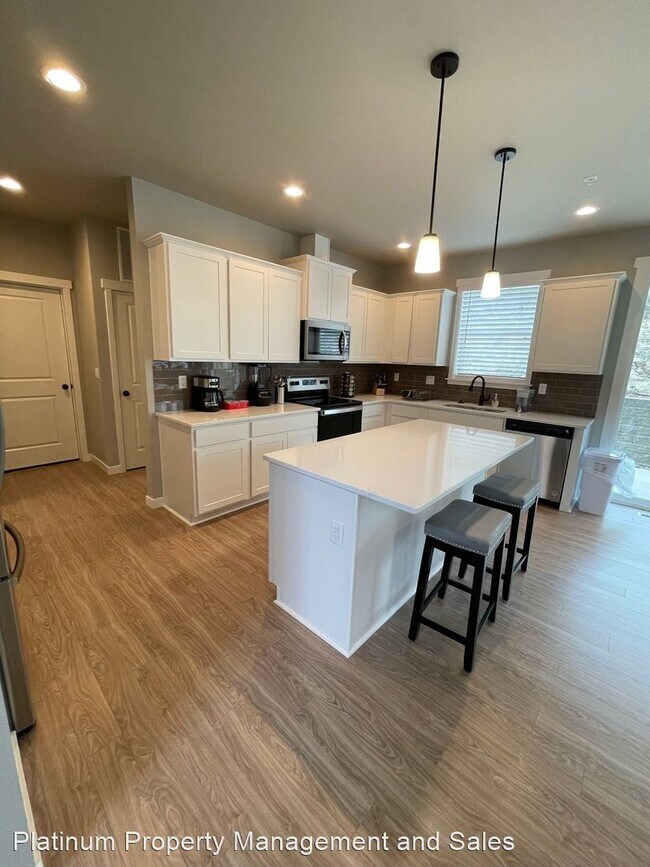 Building Photo - 3 br, 2.5 bath House - 3061 N Breckenridge Dr