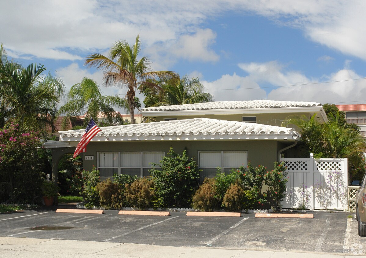 Foto del edificio - 4645 Bougainvilla Dr