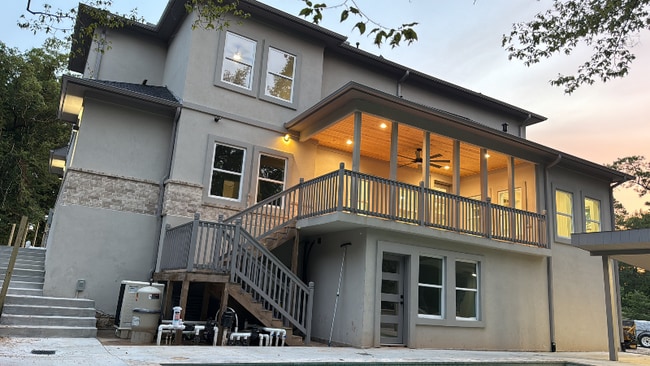 Foto del edificio - 6110 E Bluff Dr
