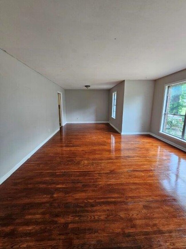 Building Photo - BELOW MARKET RENT!