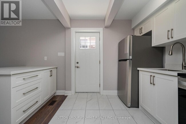 Building Photo - 208 Giltspur Dr