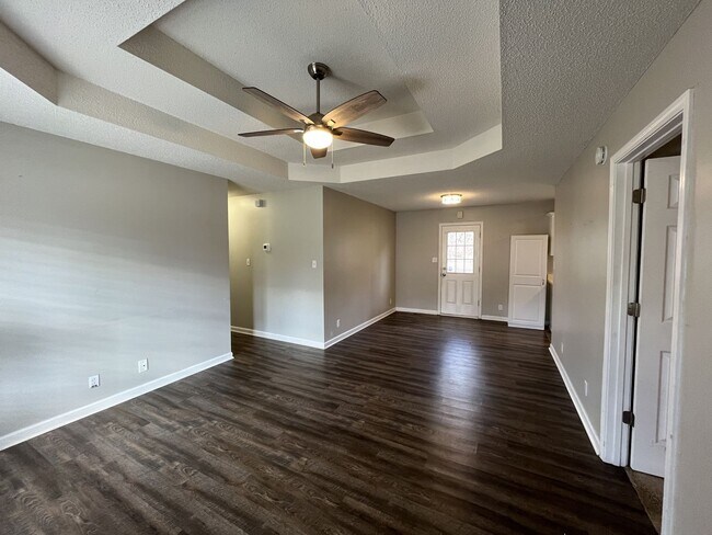 Building Photo - Nice brick home in a Cul De Sac