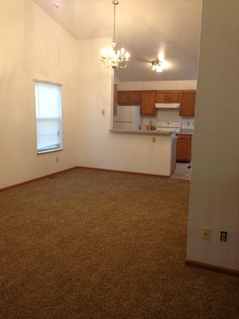 Building Photo - 2504 Carnation Dr