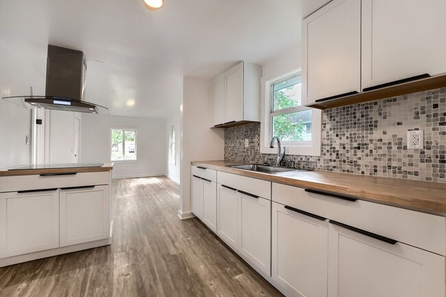 Building Photo - Bright & Charming 2bed/1bath + Den Home in Tacoma!