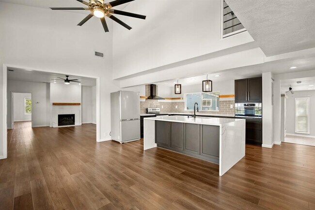 Building Photo - 6607 Avenida Ann St