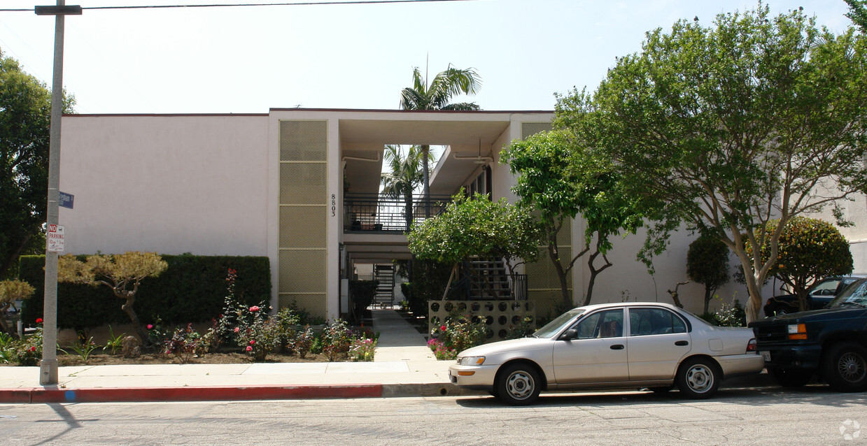 Building Photo - 8803 Etiwanda Ave